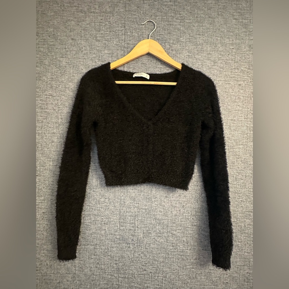 Arizona Jean Company Black Fuzzy V-Neck Crop Sweater